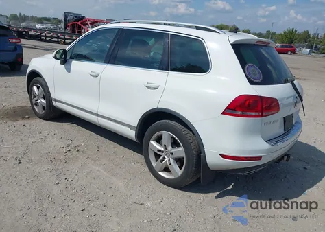 2013 Volkswagen Touareg Tdi Lux z USA, uszkodzony, nr VIN WVGEP9BP7DD006100